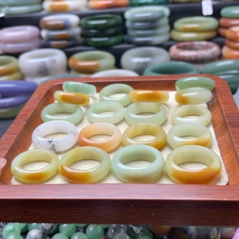 石英岩玉未镶嵌手镯