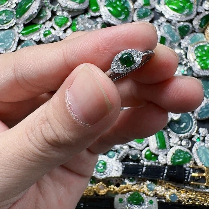 翡翠颈饰未镶嵌天然A货翡翠放漏