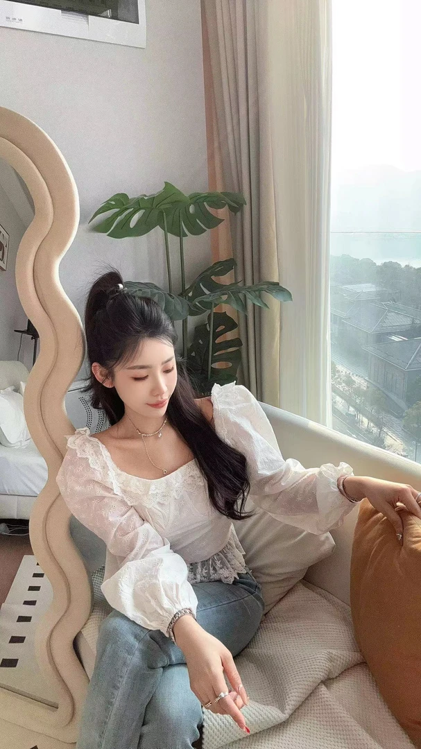 LIN-【早春甜蜜心事】重工蕾丝法式领一字肩衬衫