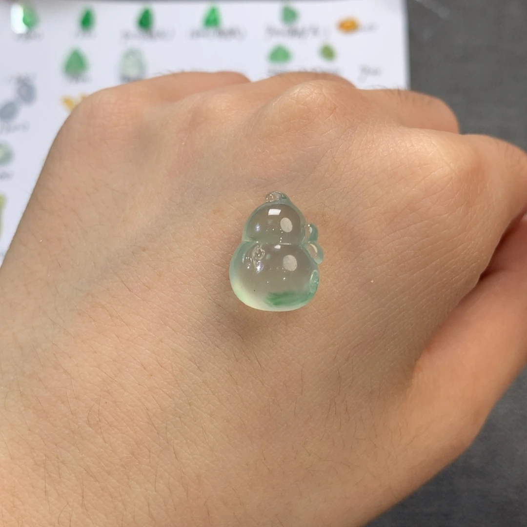 翡翠未镶嵌颈饰葫芦