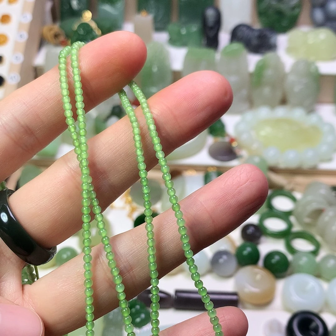 颈饰未镶嵌和田玉（碧玉）