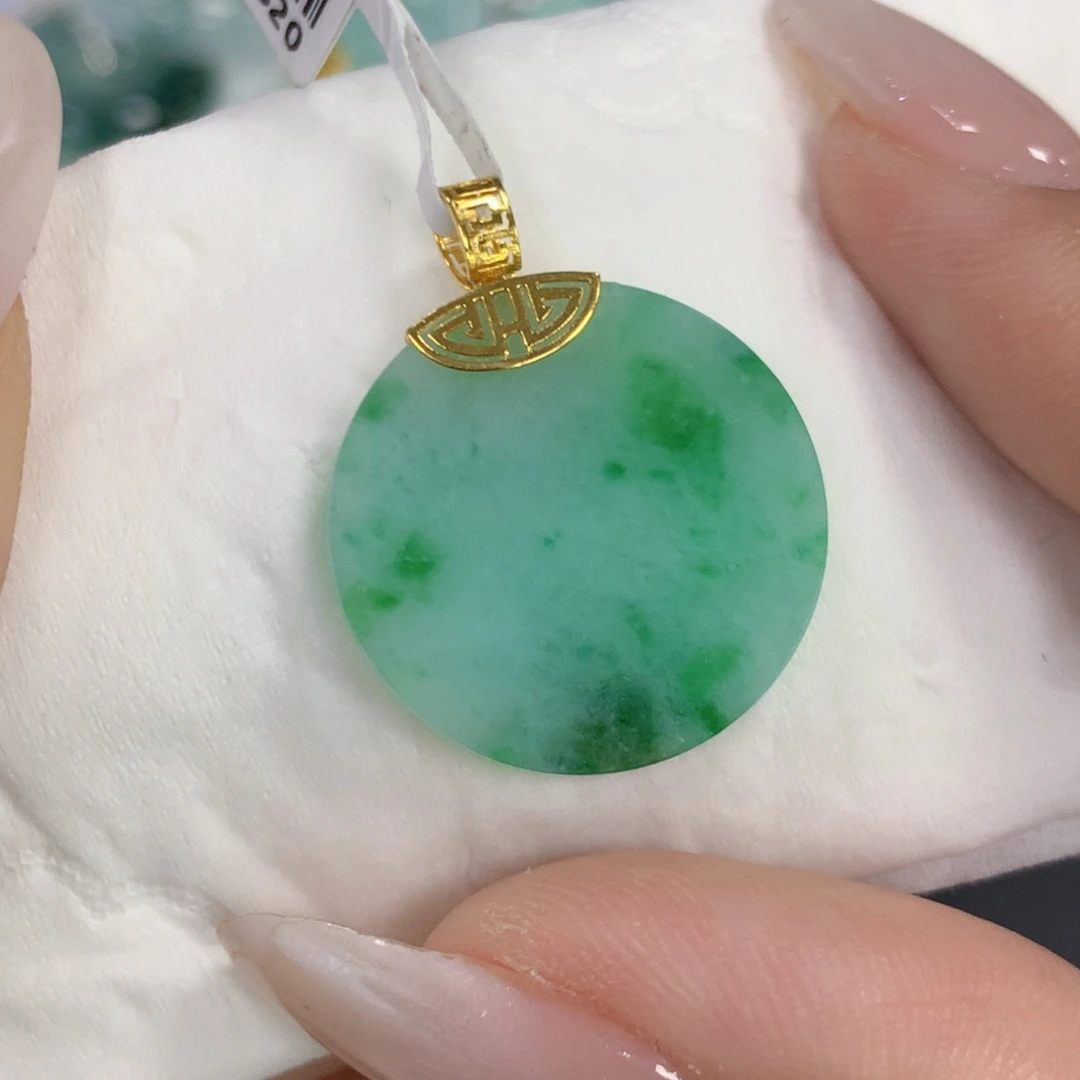 颈饰18K金镶嵌翡翠