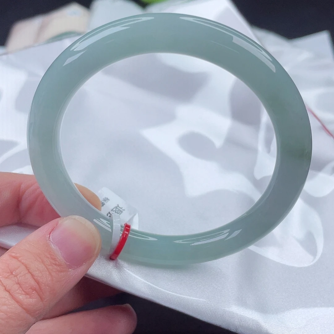 翡翠手镯未镶嵌?**鲸58圈口