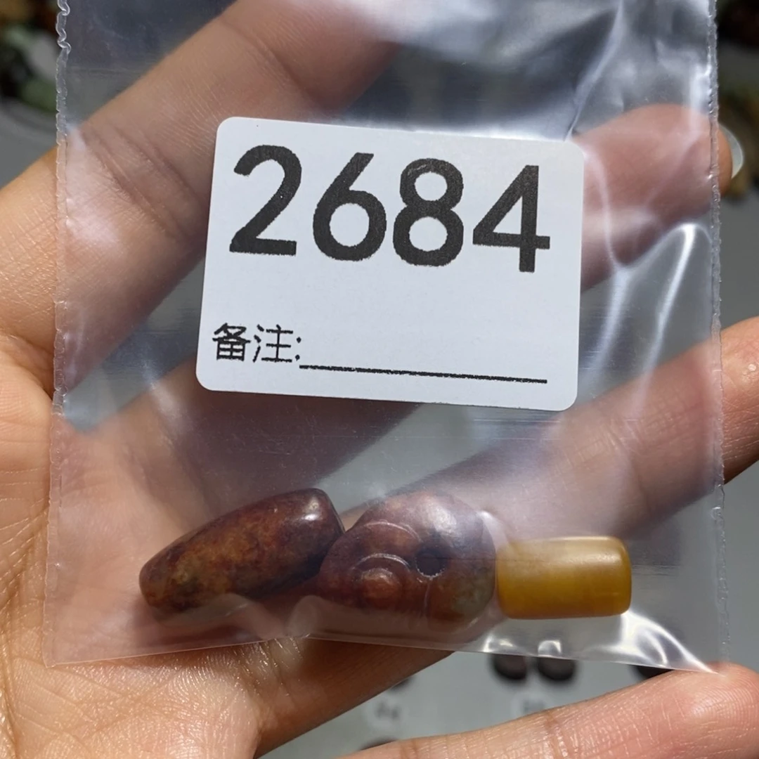 颈饰未镶嵌岫岩河磨玉（透闪石质玉）睡****包