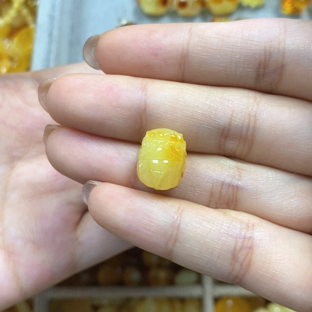 未镶嵌颈饰琥珀貔貅