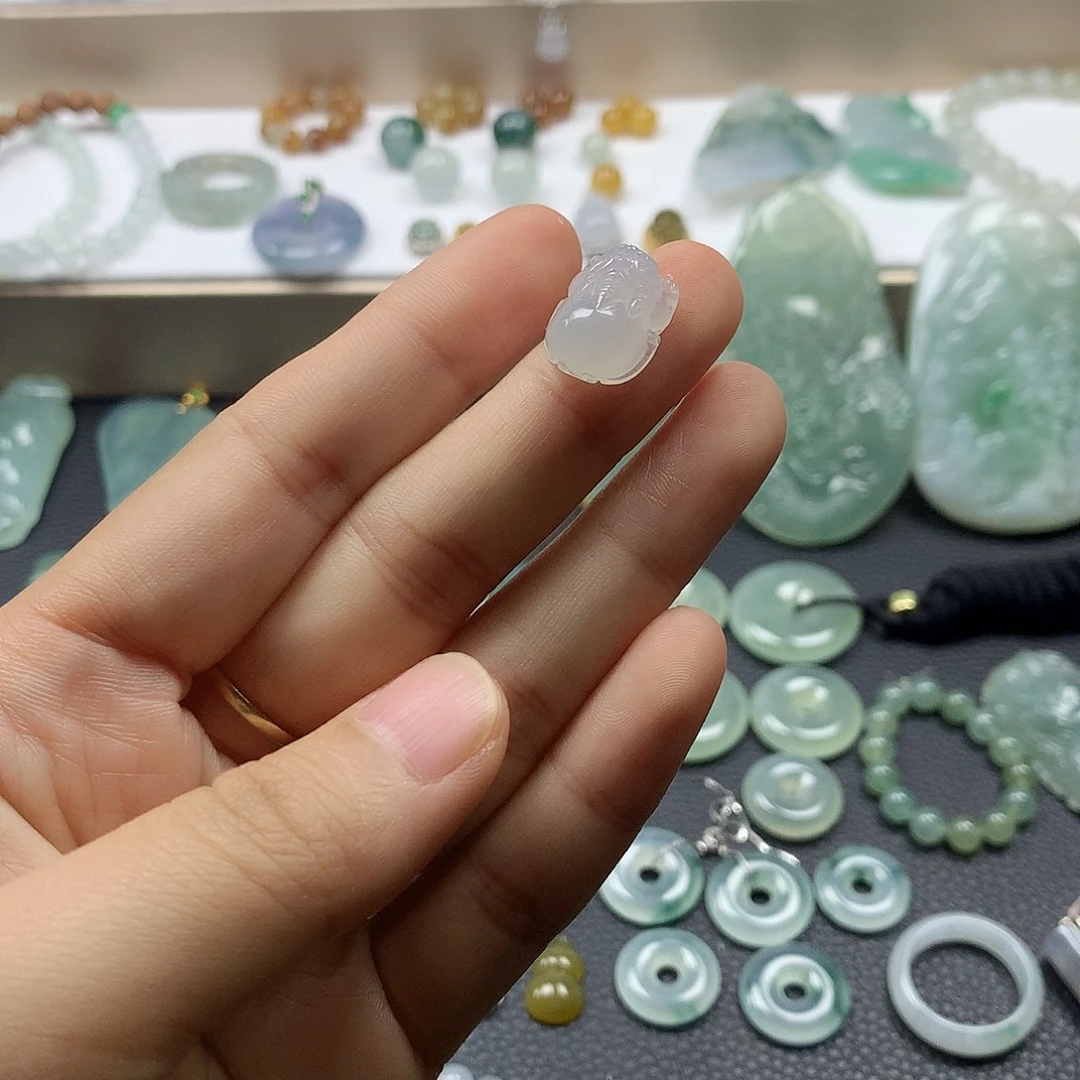 翡翠未镶嵌颈饰金蟾