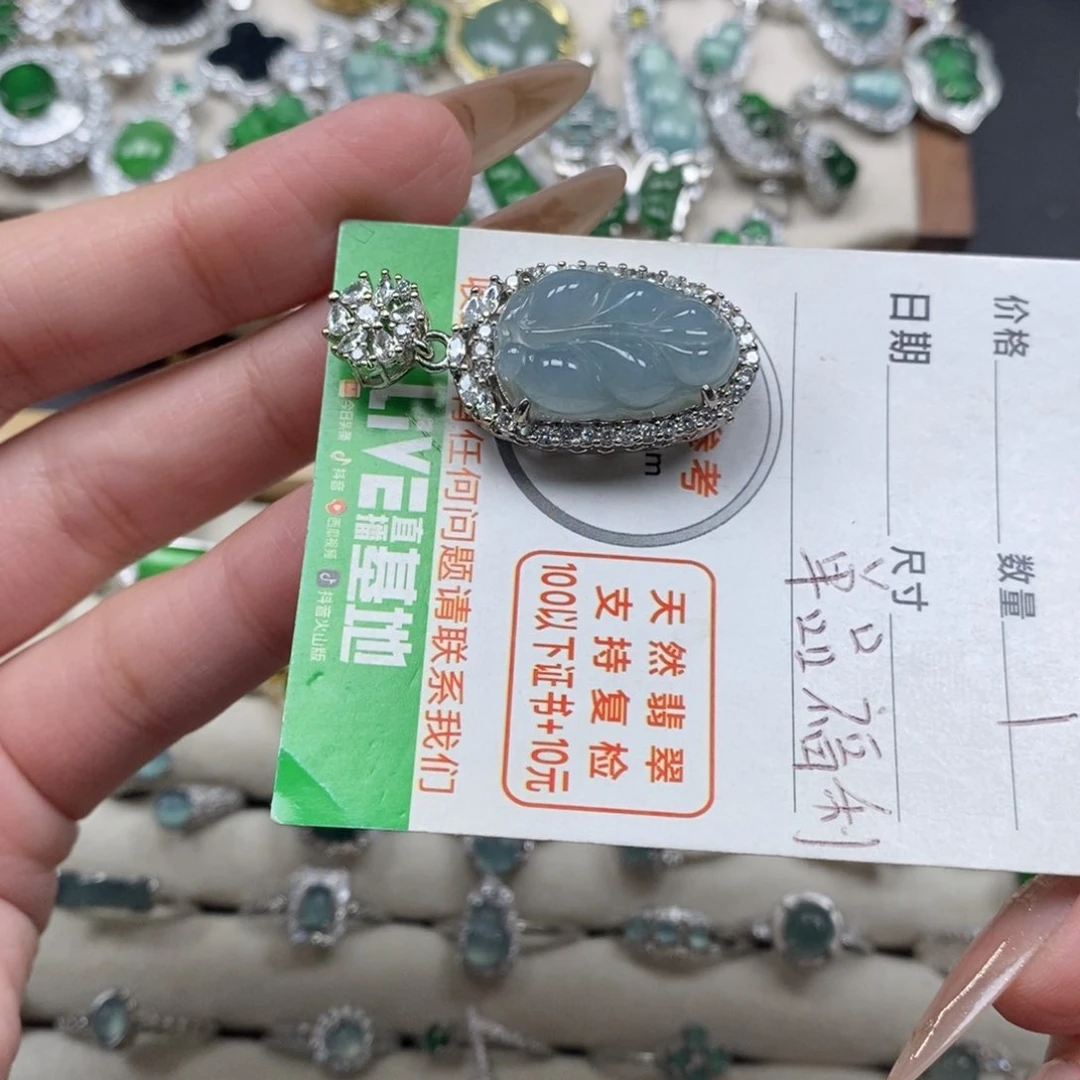 翡翠颈饰未镶嵌翡翠