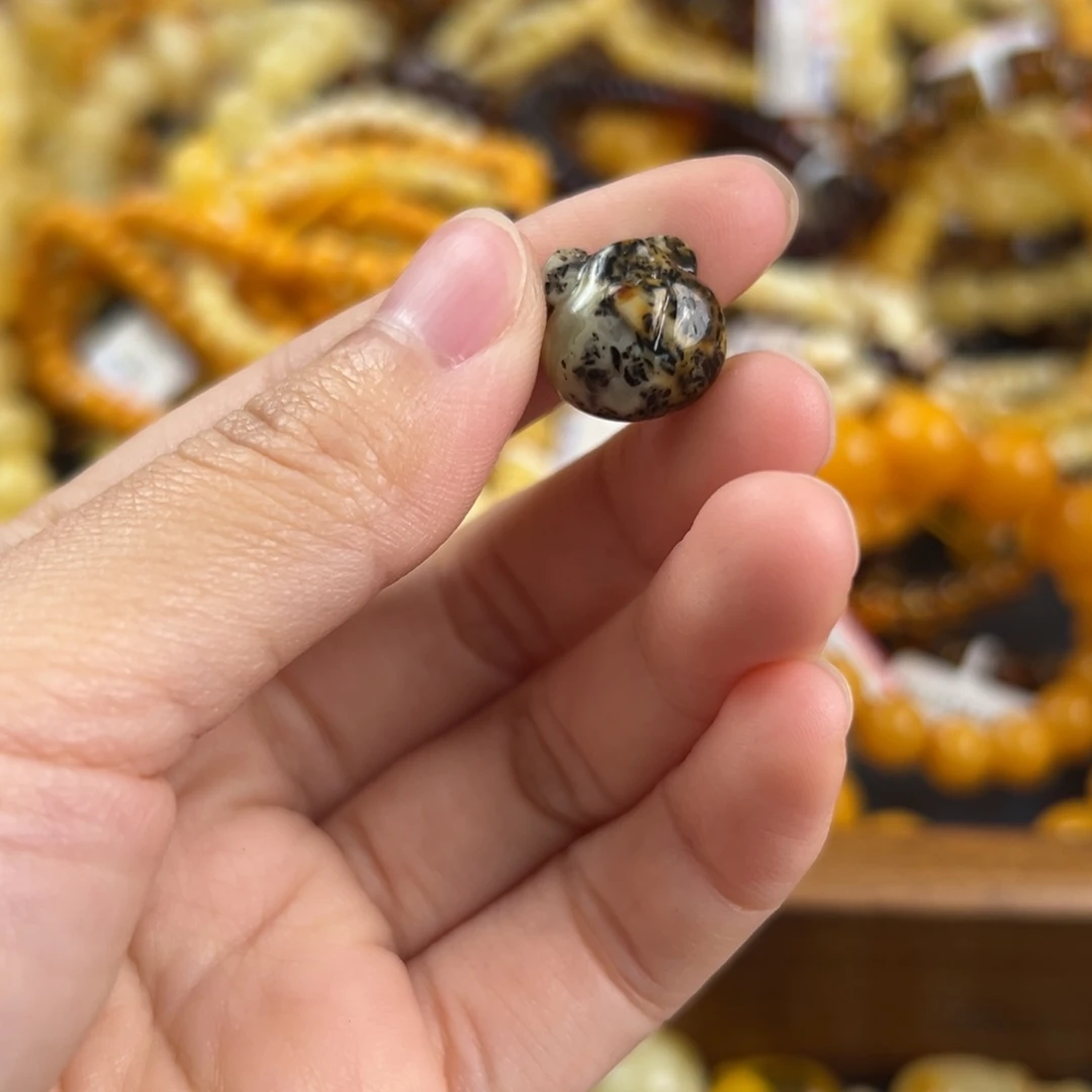 琥珀未镶嵌珠宝奇石