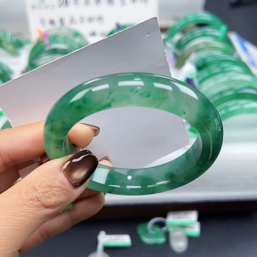 未镶嵌手镯石英质玉