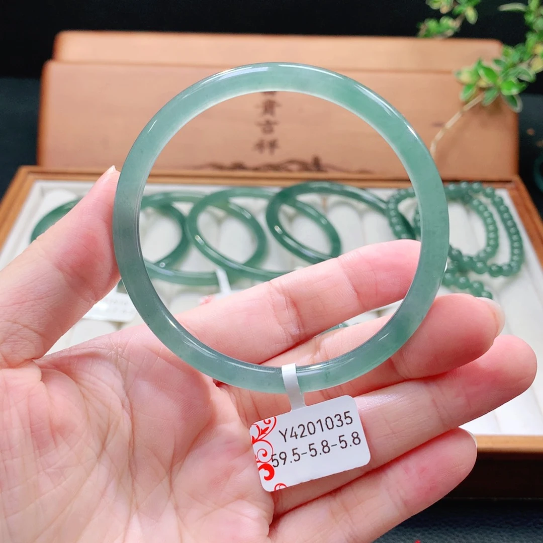 翡翠手镯（圆镯）未镶嵌