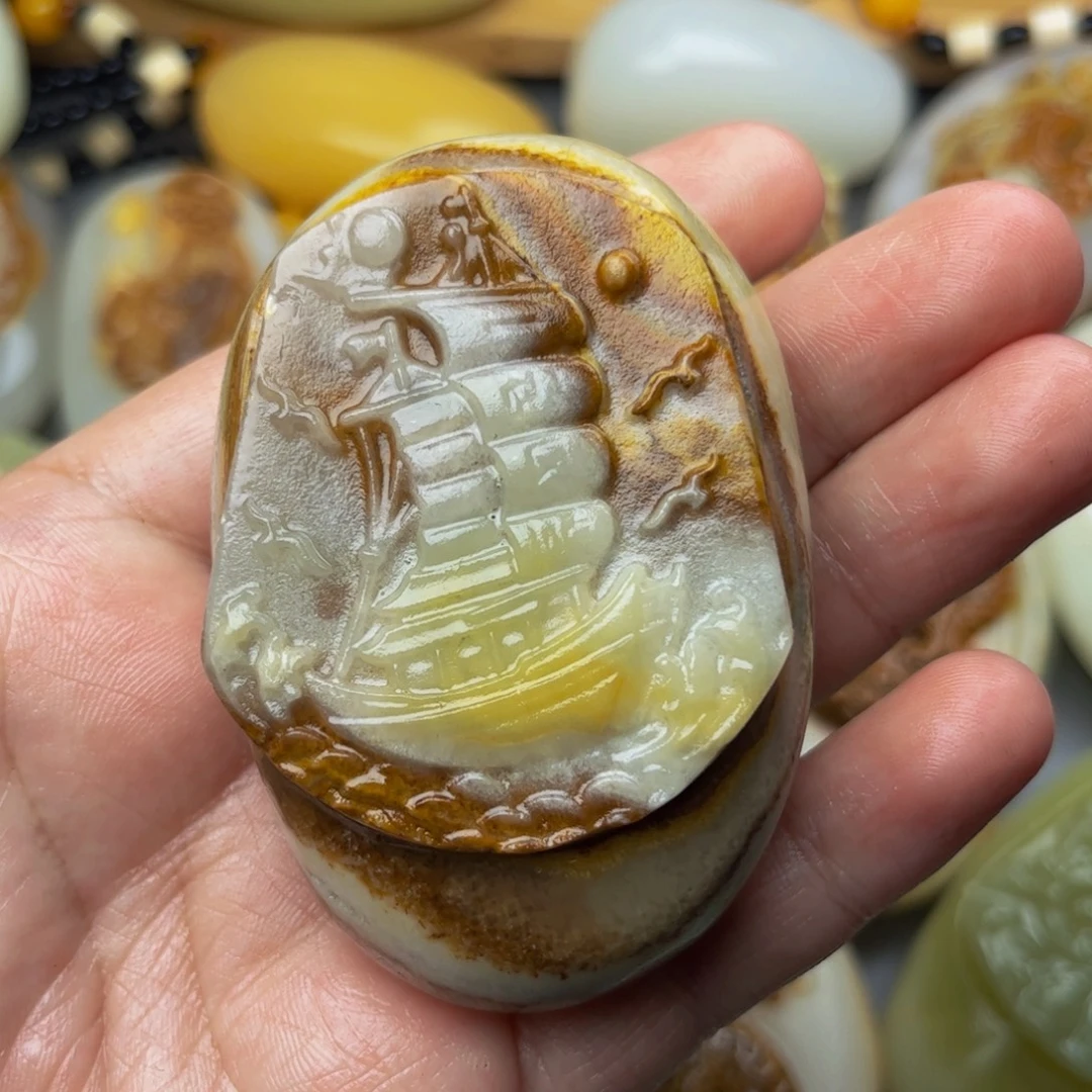 石材方解石手把件一帆风顺