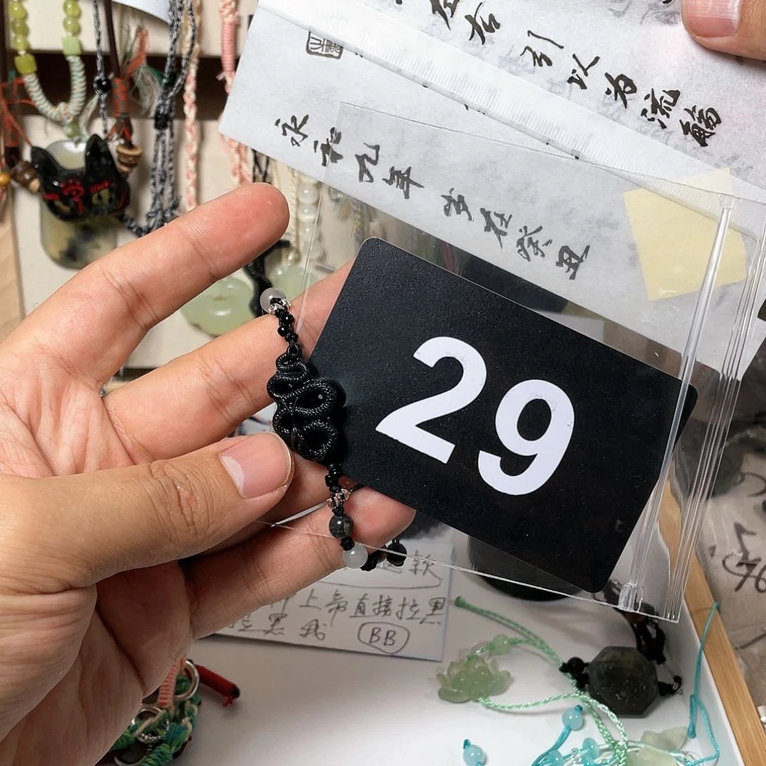 蛇纹石玉颈饰合金