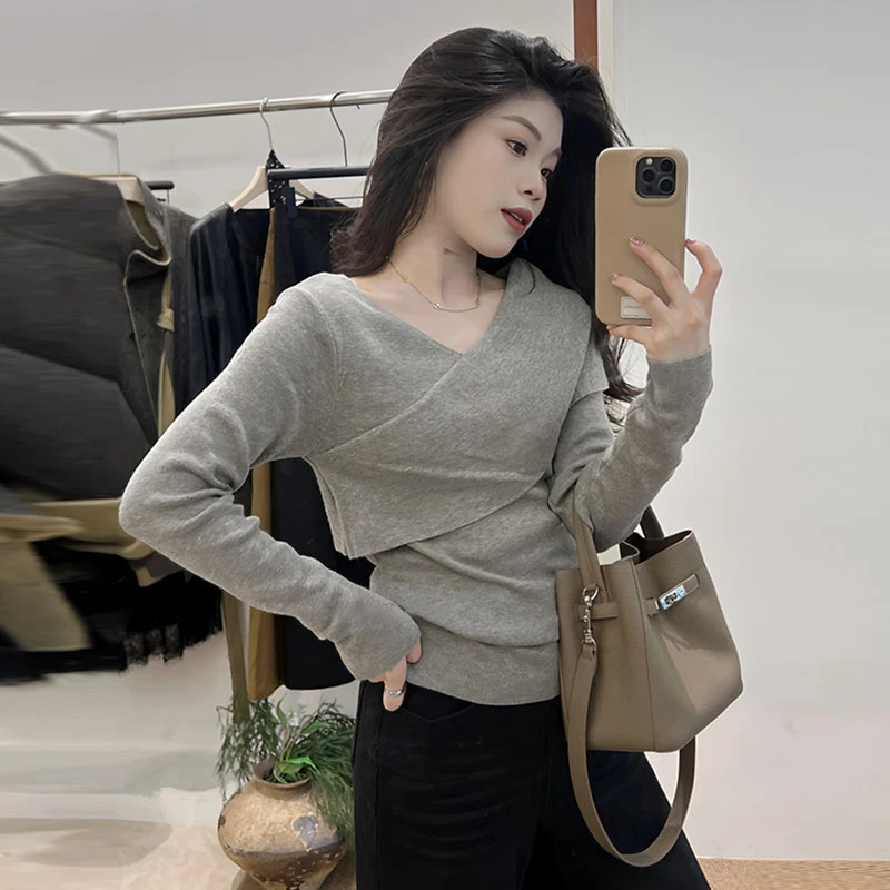 大码女装灰色交叉v领针织衫长袖秋季新款微胖mm显瘦内搭小衫上衣