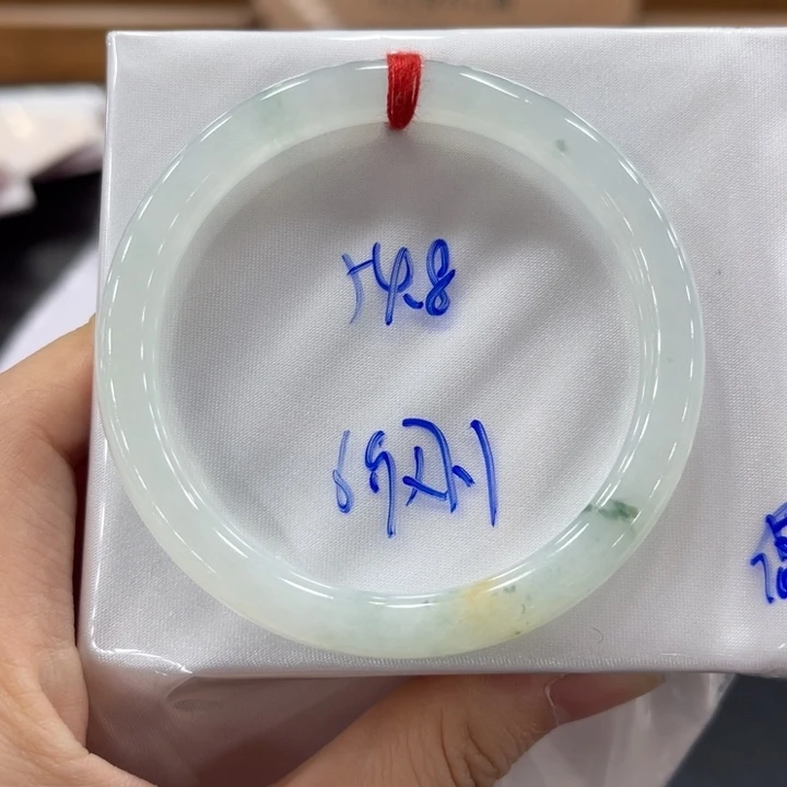 翡翠手镯未镶嵌翡翠