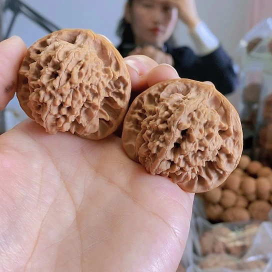 【闪购商品】把件文玩核桃44红皮乾隆纹