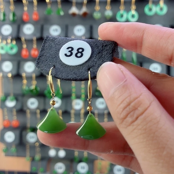 和田玉18K金镶嵌耳饰