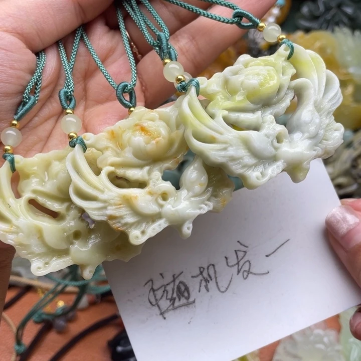 蛇纹石玉未镶嵌吊坠