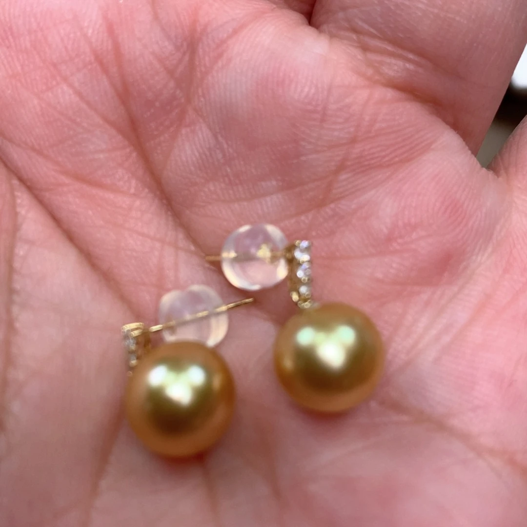 18K金镶嵌海水珍珠耳饰