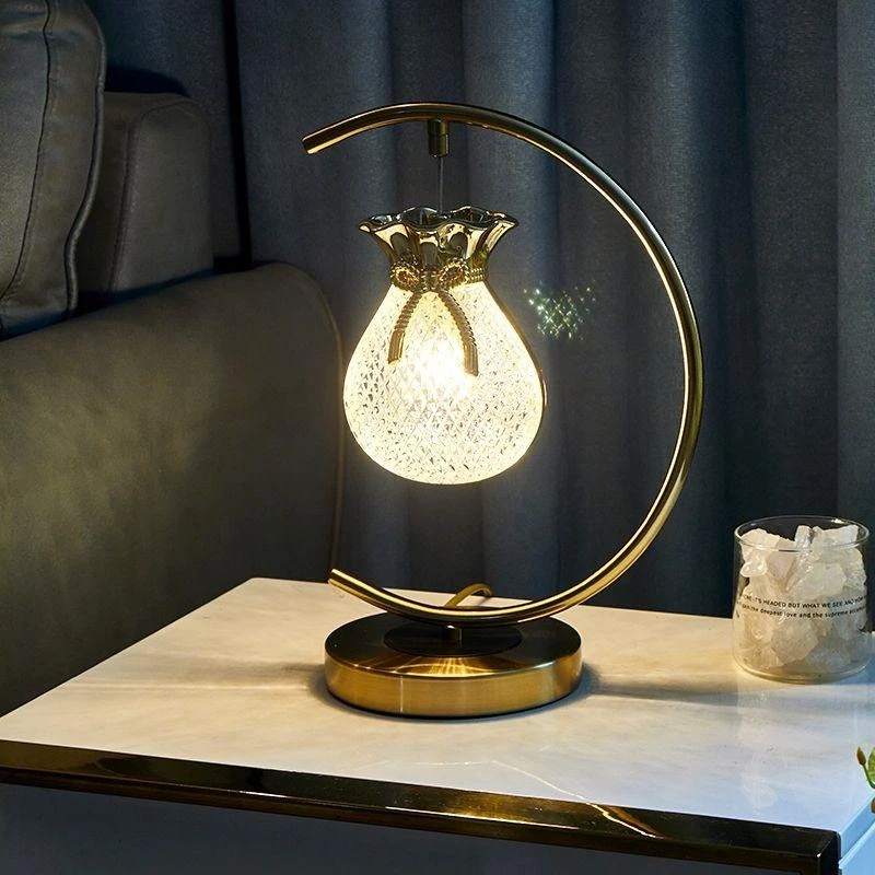 【馨品】品牌品质新款意式卧室床头简约现代轻奢调光充电创意礼品