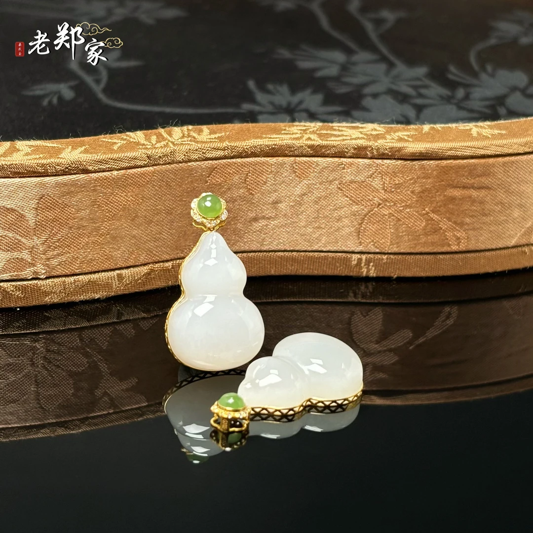 【老郑家】18K金和田玉葫芦吊坠 3245-1 多样性发一件 约22*15*5mm