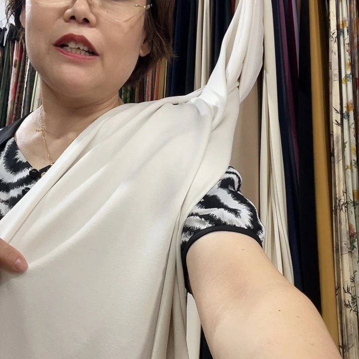 铜氨丝米白色1.1米面料