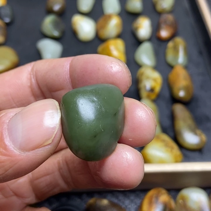 城***事和田玉（糖玉）未镶嵌珠宝奇石