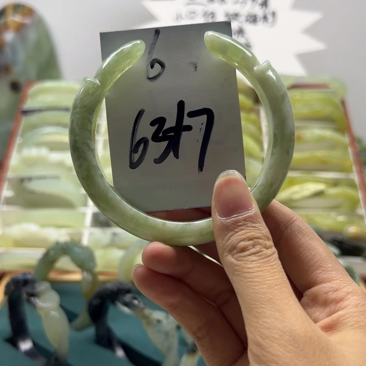 蛇纹石玉未镶嵌手镯