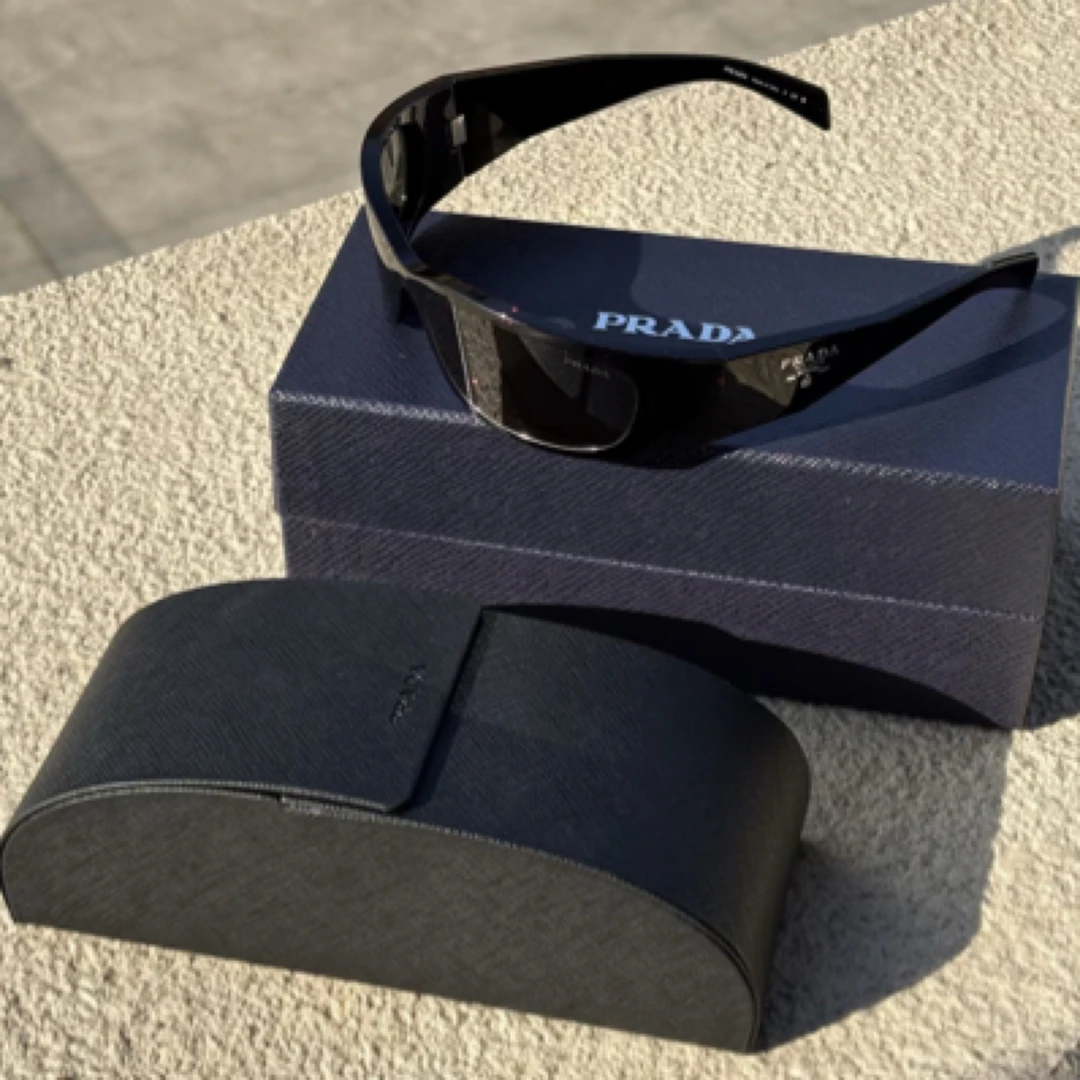 95新 Prada/普拉达 坤球奢选普拉达墨镜