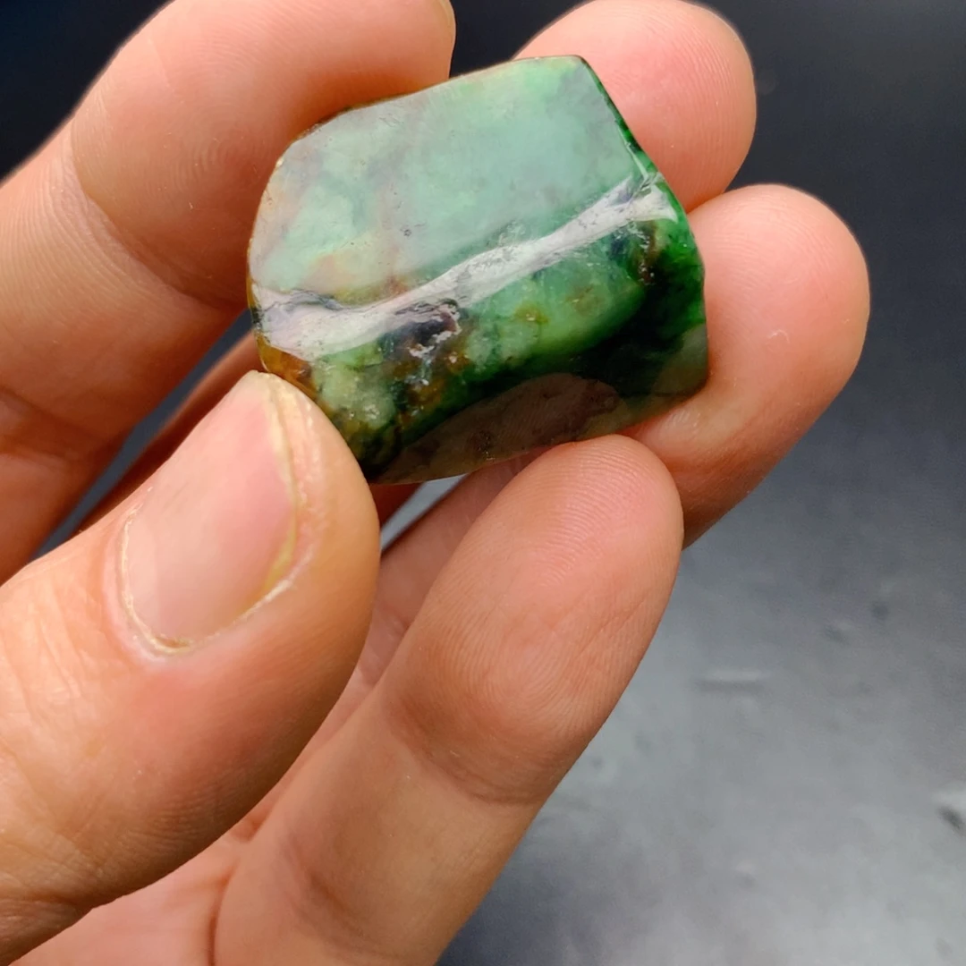 翡翠未镶嵌颈饰翡翠首饰和翡翠珠宝