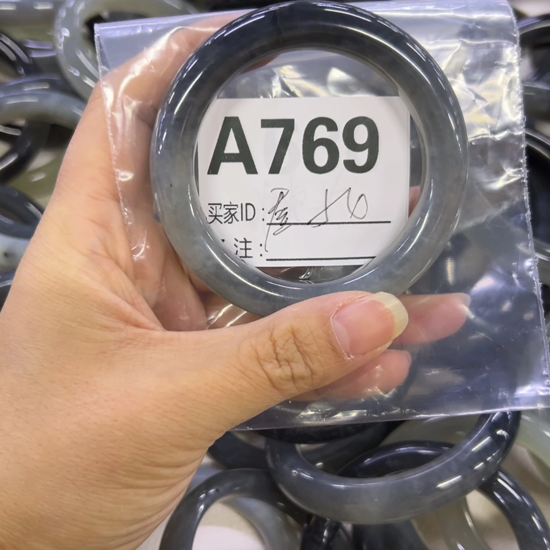 屋****蛇纹石玉未镶嵌手镯