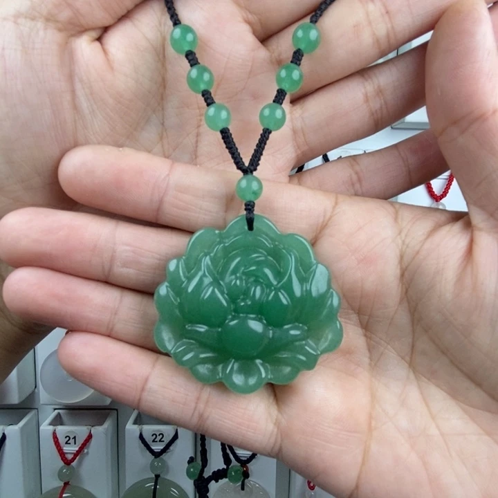 石英质玉未镶嵌颈饰