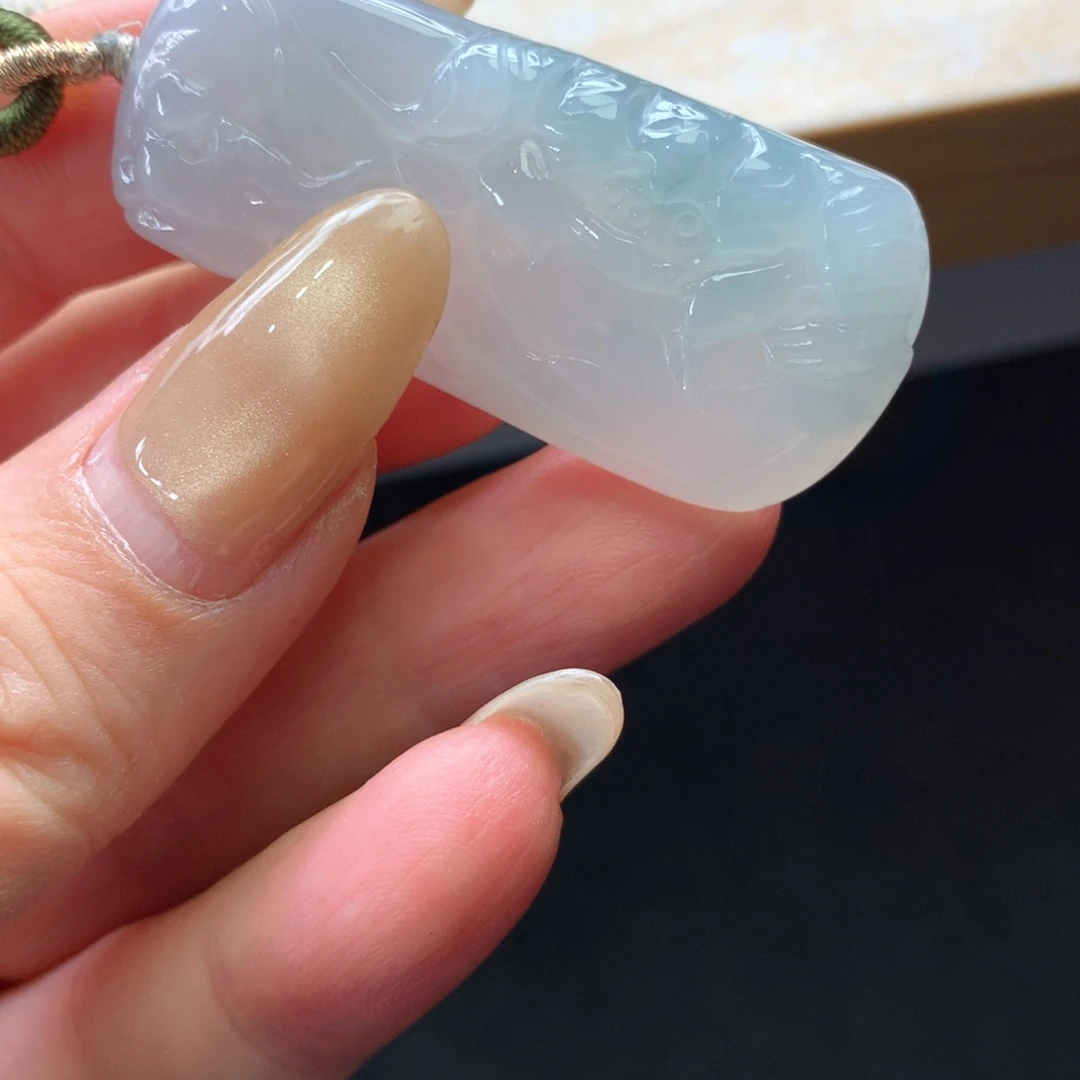 翡翠未镶嵌颈饰吊坠
