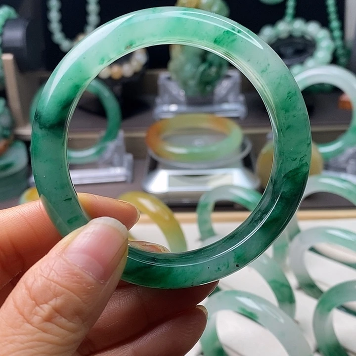 石英质玉（非洲翠）未镶嵌手镯
