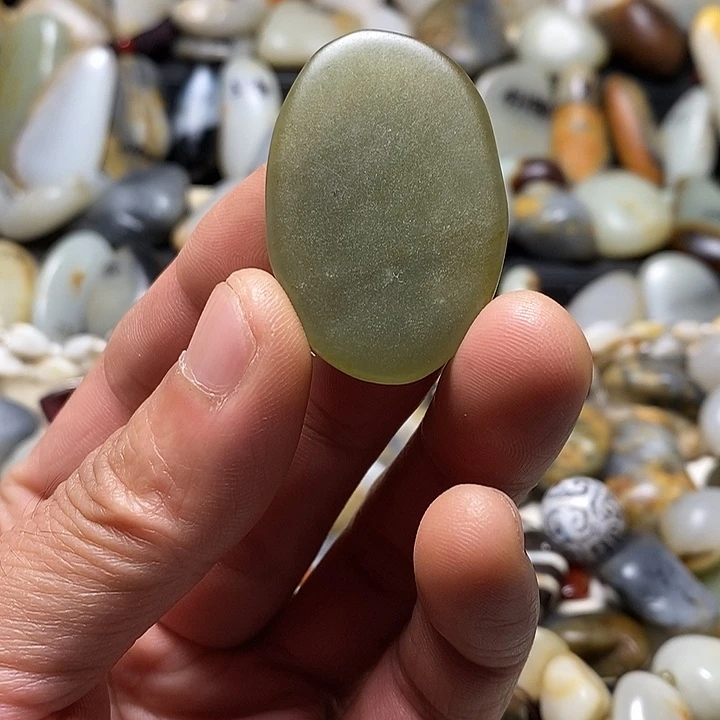 和田玉未镶嵌颈饰吊坠