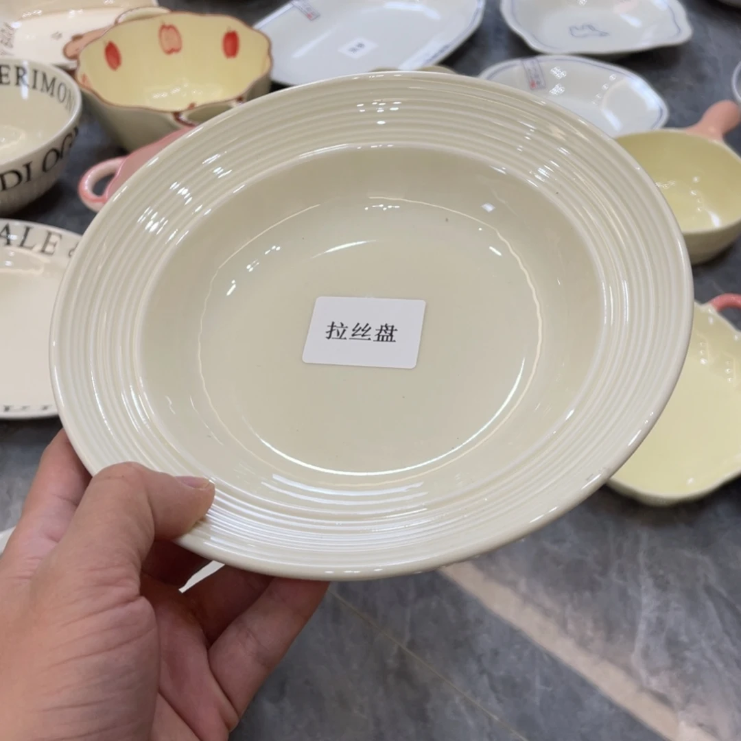 陶瓷微瑕餐具介意勿拍，满18飞！