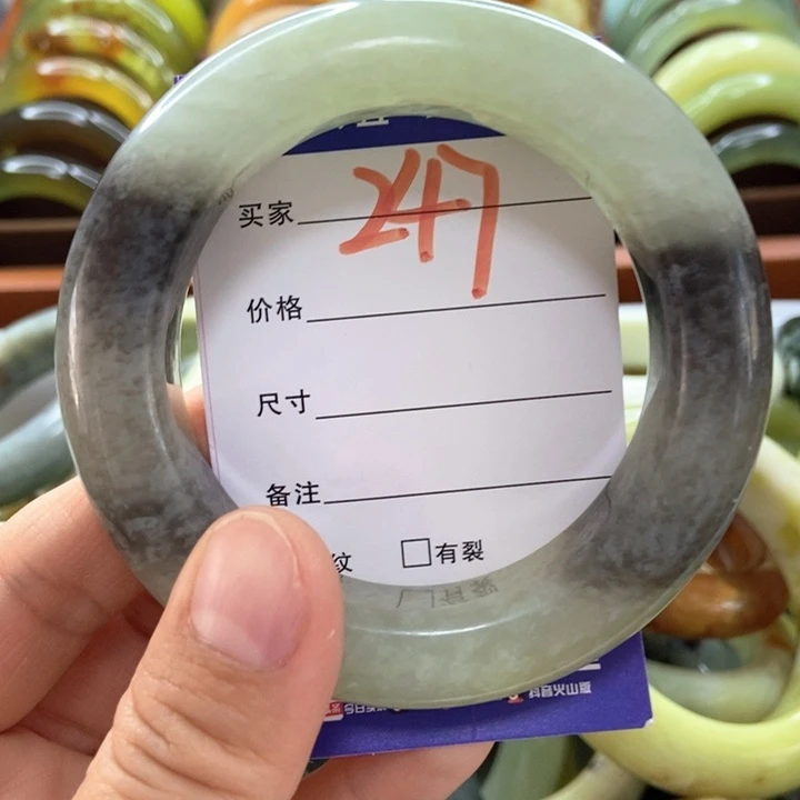 蛇纹石玉未镶嵌手镯爆***果