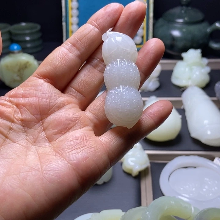 和田玉未镶嵌车挂