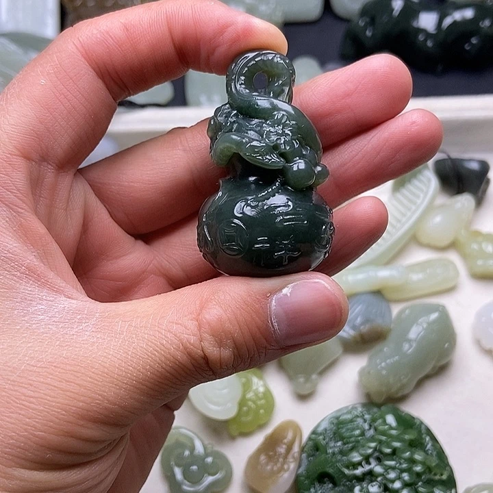 未镶嵌和田玉挂件