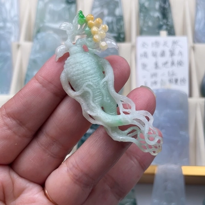 翡翠未镶嵌颈饰玉