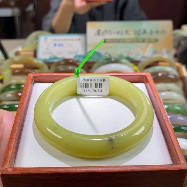未镶嵌手镯和田玉35。57/58