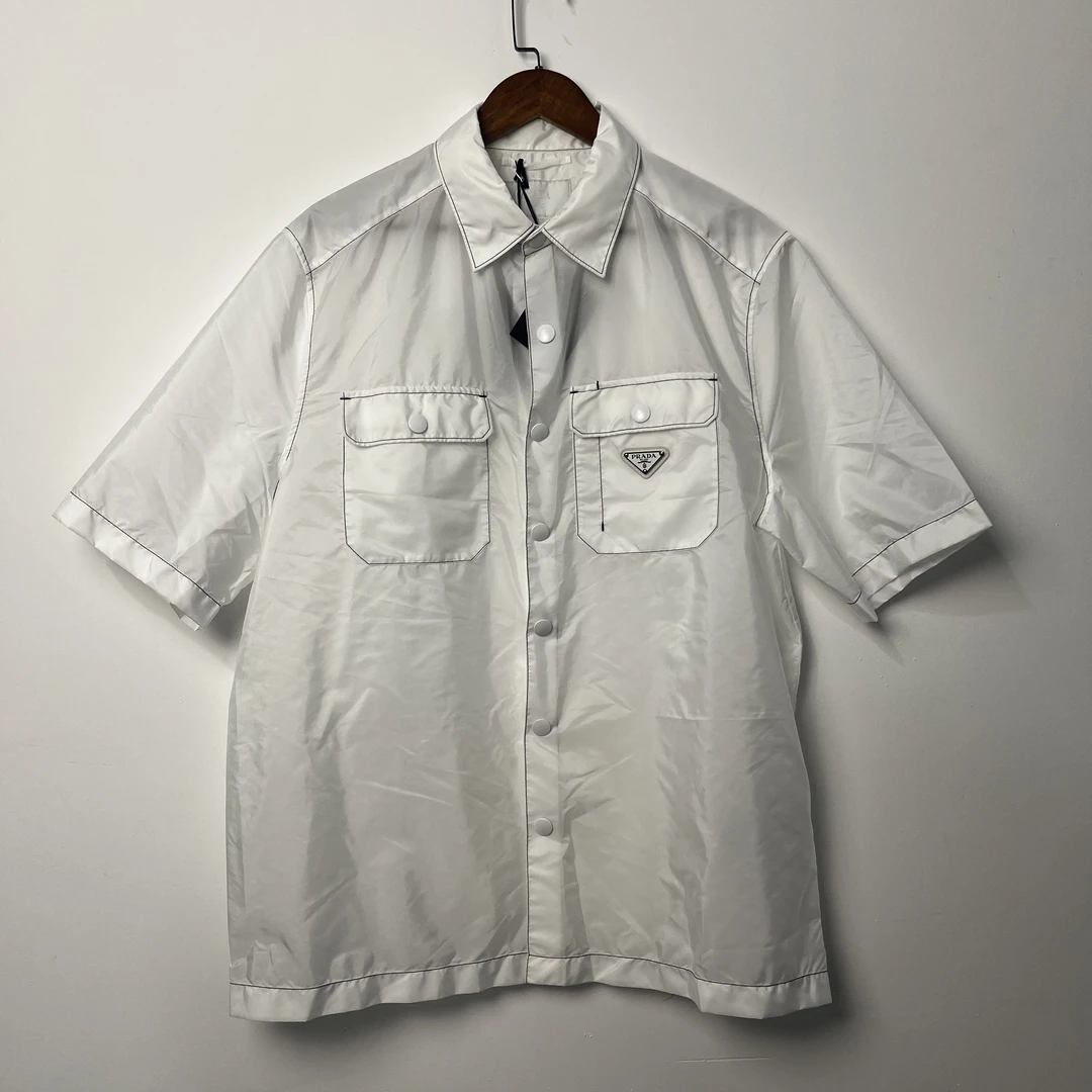 99新 Prada/普拉达 带吊牌Prada普拉达钢表尼龙短袖外套 尺码：XL