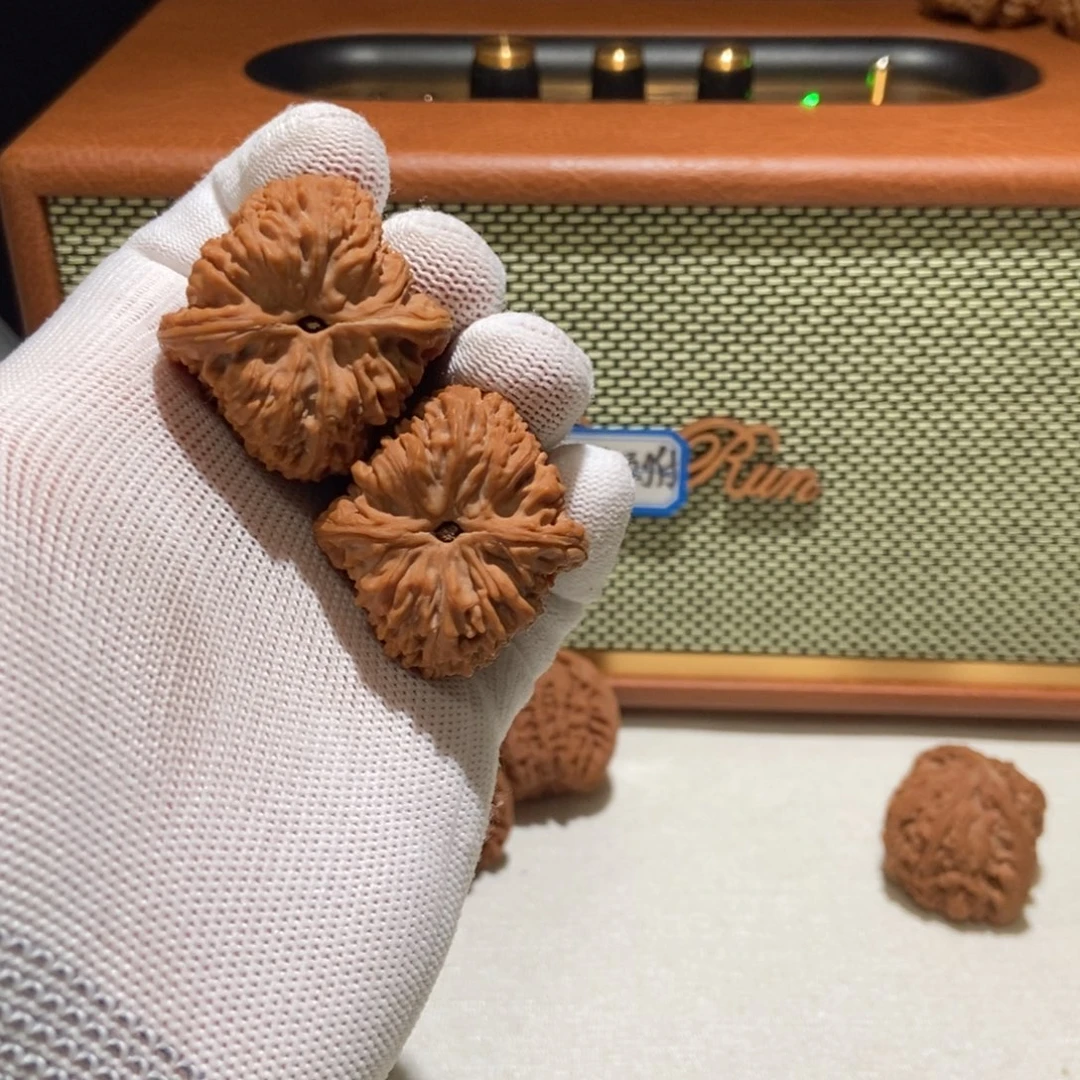 小***哥吊坠文玩核桃南疆