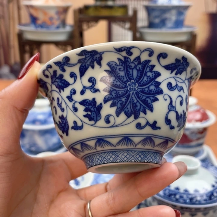 摆件青花缠枝莲压手杯