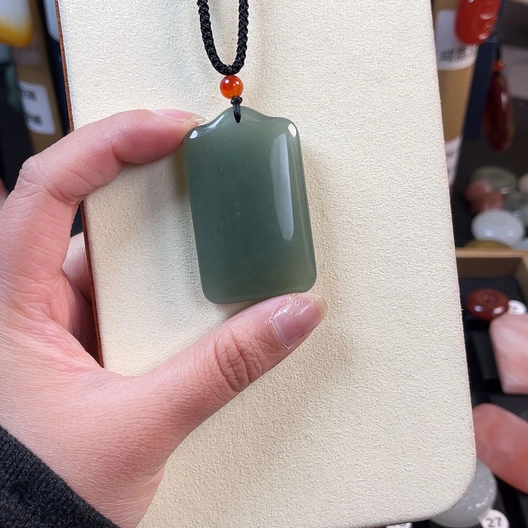 颈饰未镶嵌石英质玉