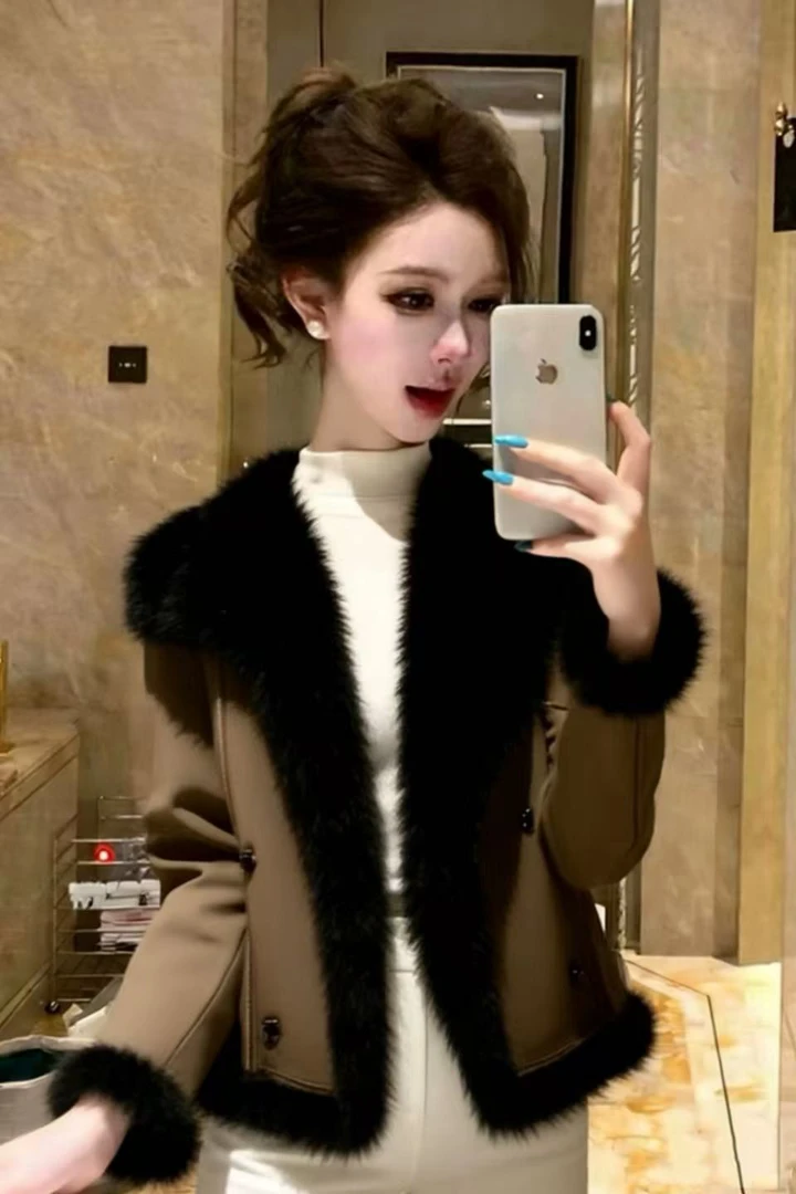 高级感毛领外套2025冬季新款小众独特超好看气质加厚收腰显瘦上衣