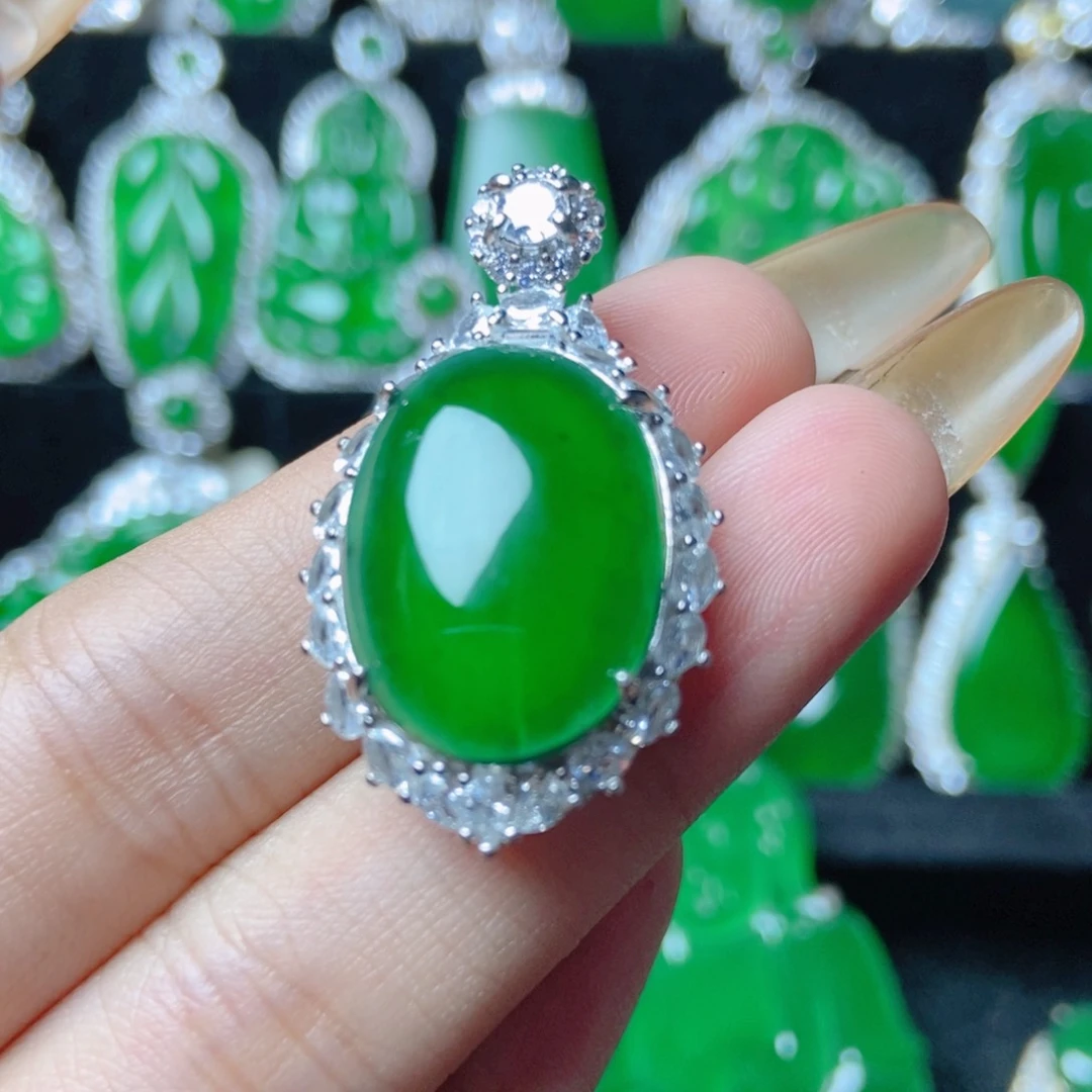 颈饰未镶嵌翡翠