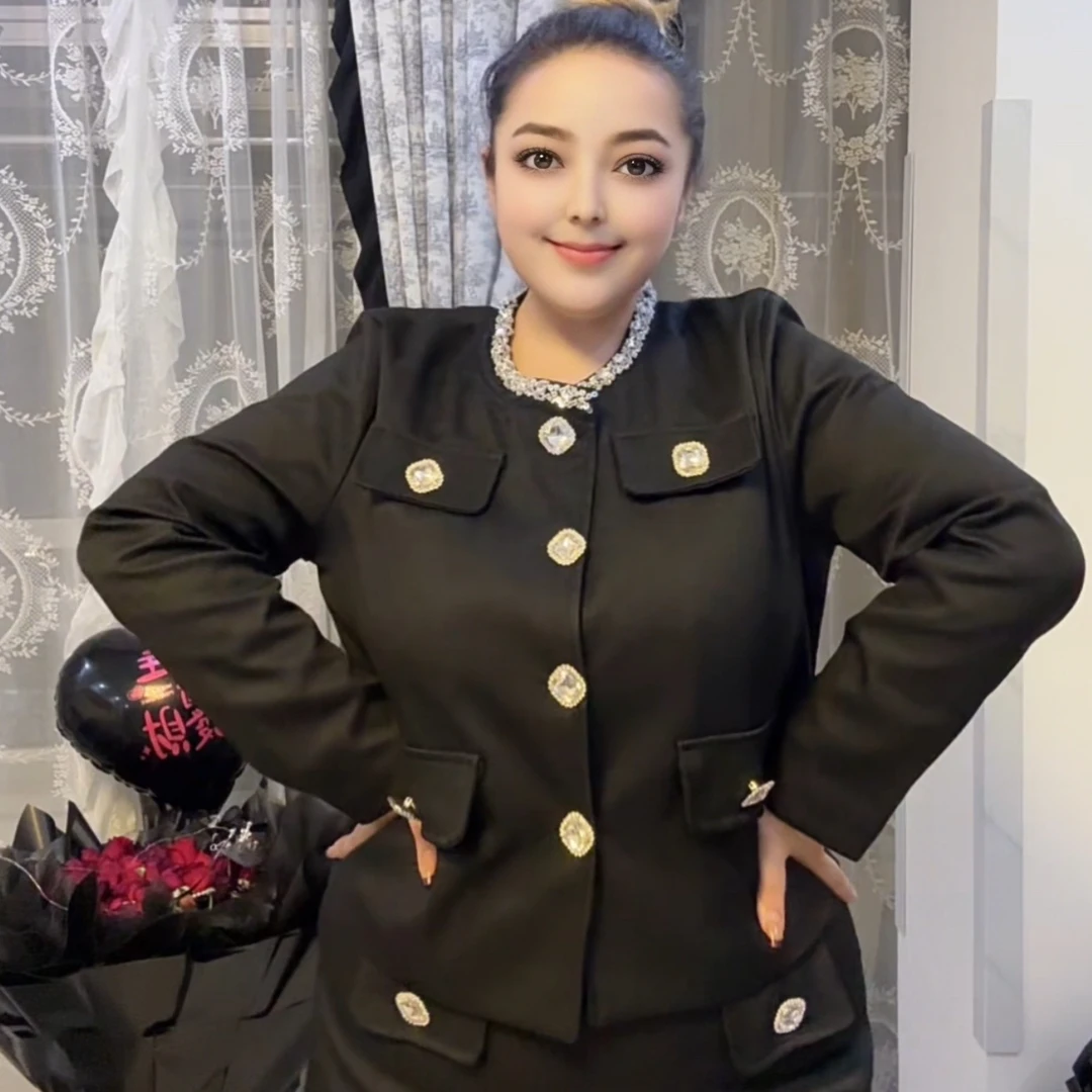 千金感重工镶钻精致小香风上衣与半身裙套装