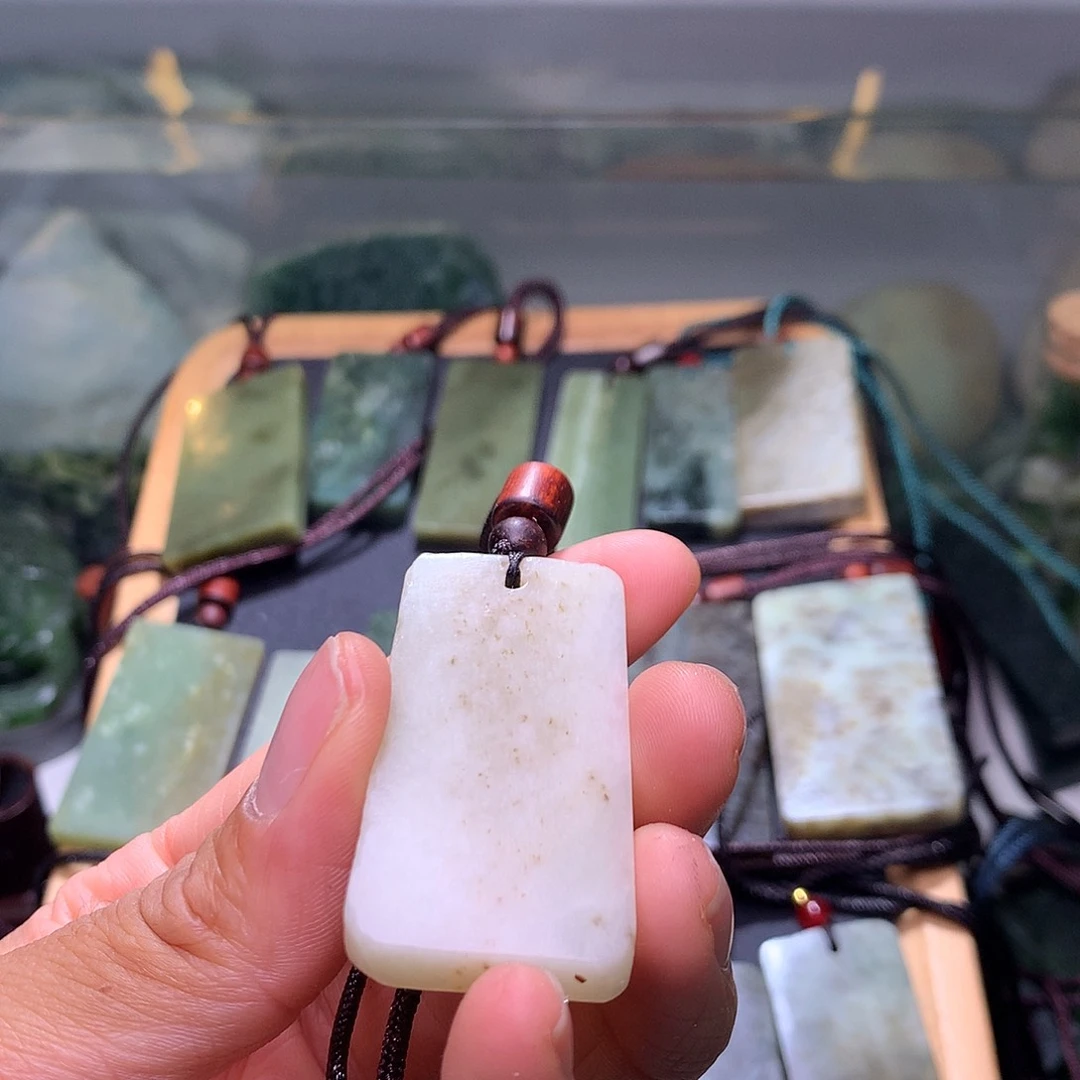 和田玉（糖玉）未镶嵌颈饰努***运