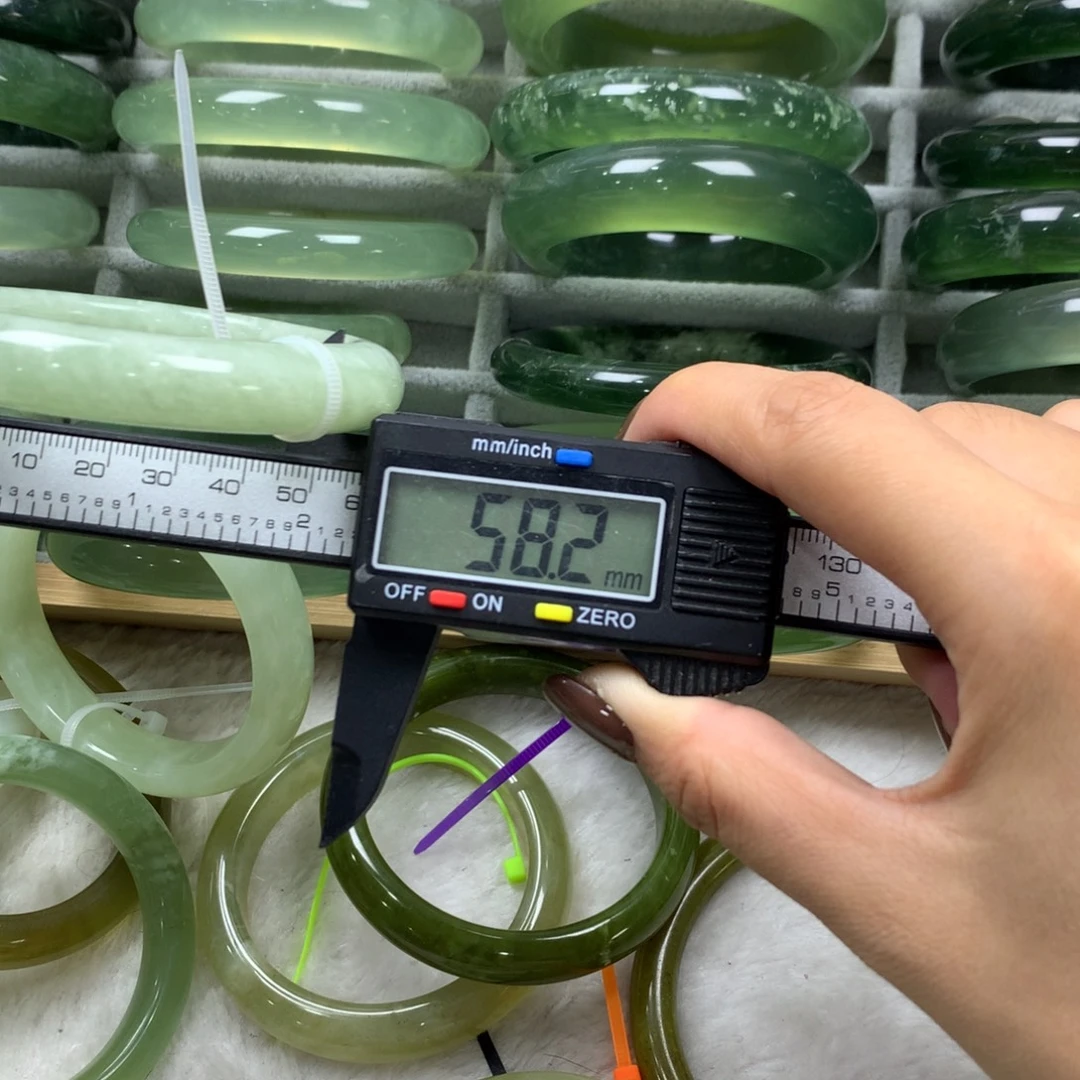 蛇纹石玉未镶嵌手镯40