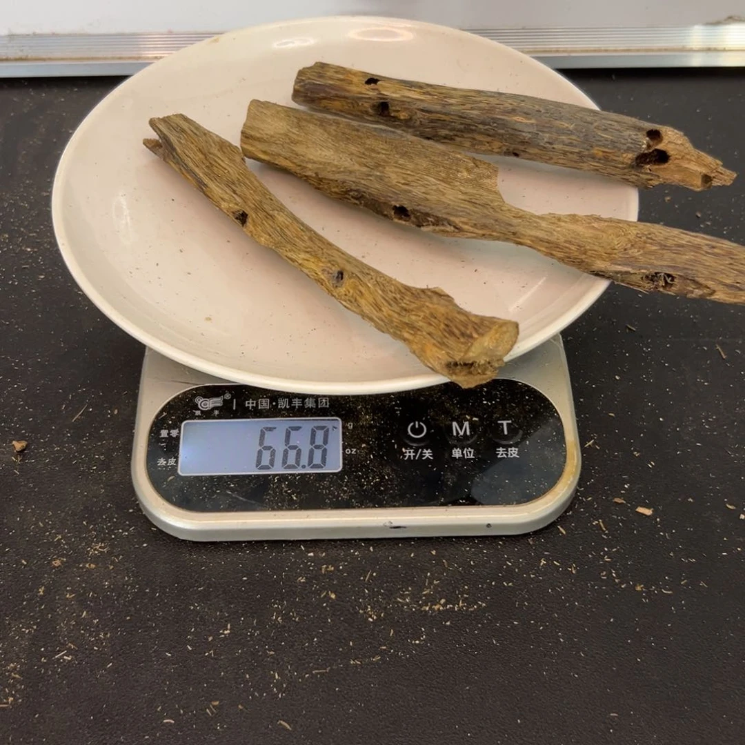 沉香碎屑沉香透顶绿虫眼